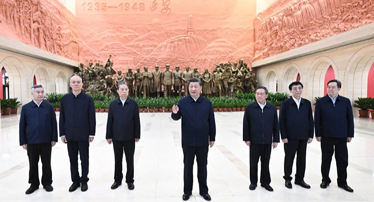 习近平带领中央政治局常委瞻仰延安革命纪念地